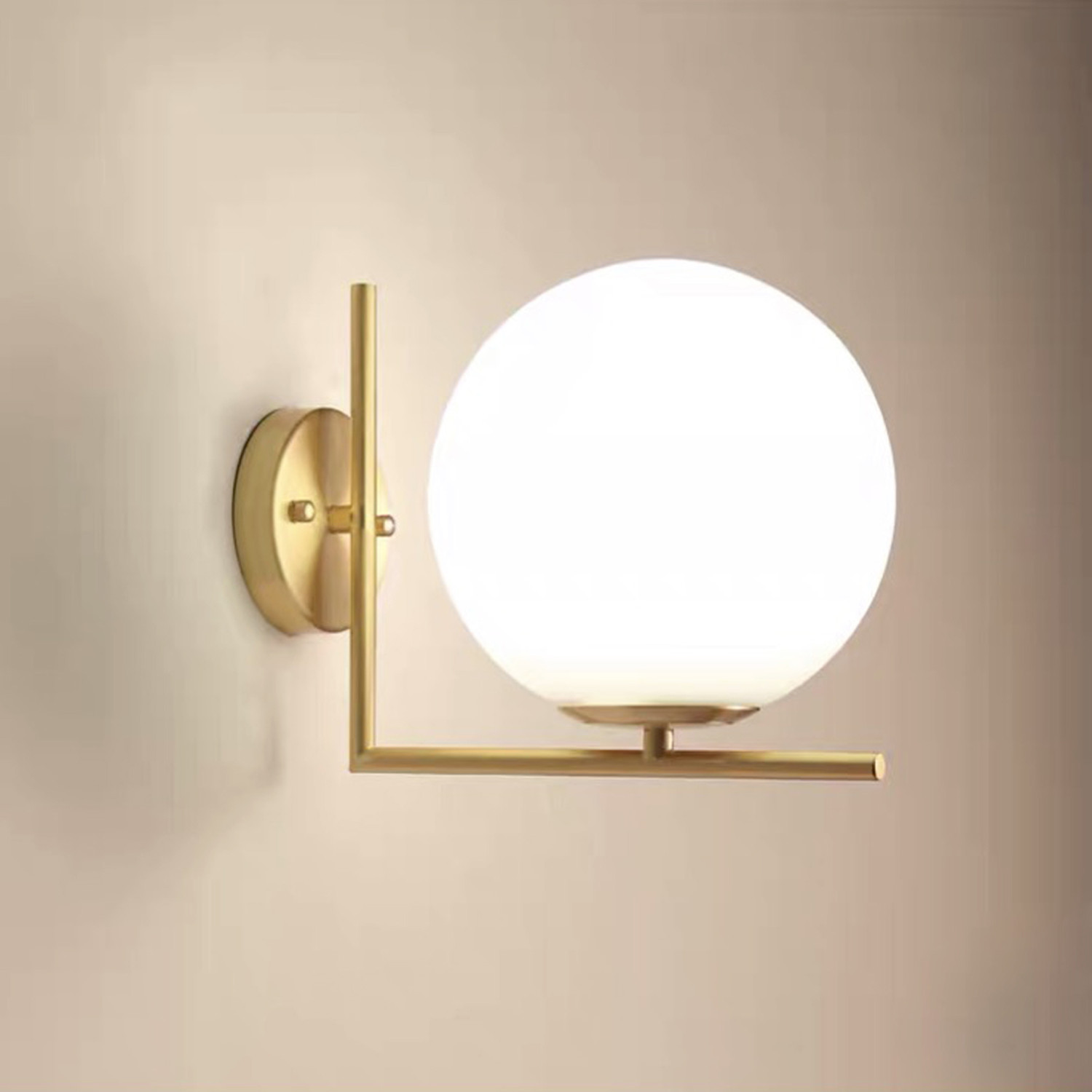 Đèn gắn tường chóa thủy tinh hình địa cầu, thân mạ vàng, hình GÓC VUÔNG